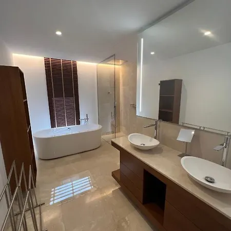Fusion - Spectacular House For 10 People Villa Estepona
